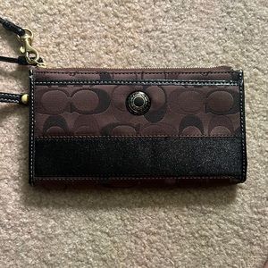 Coach wristlet holds 6 cards and plenty of room for other stuff. Iphone14 fits!